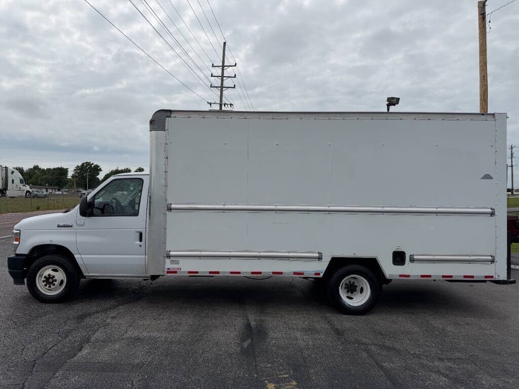 2022 FORD E-350