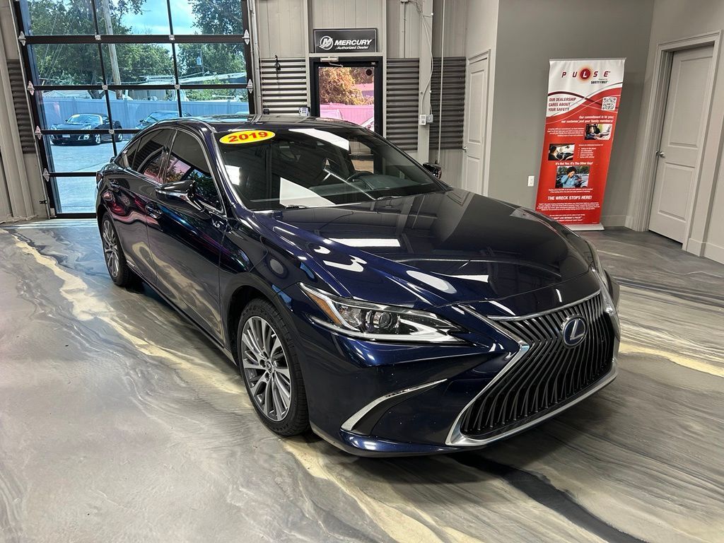 2019 LEXUS ES