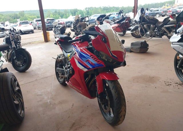 2025 HONDA CB