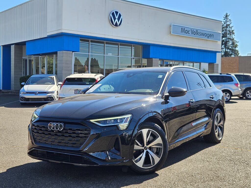 2024 AUDI Q8