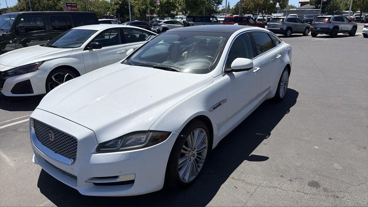 2016 JAGUAR XJ