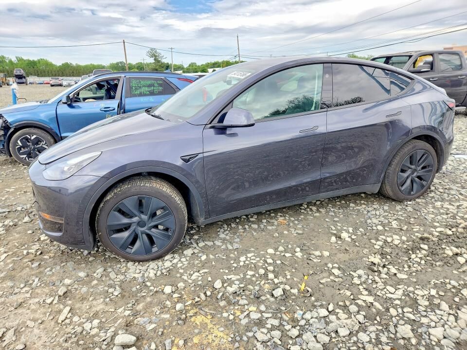 2025 TESLA Model Y