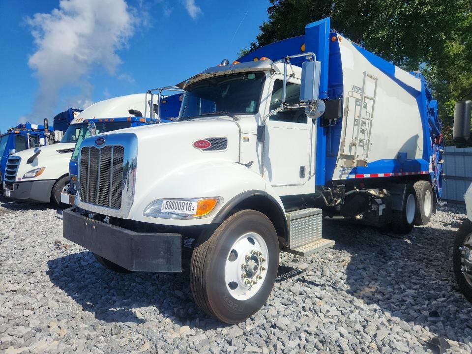 2017 PETERBILT 348