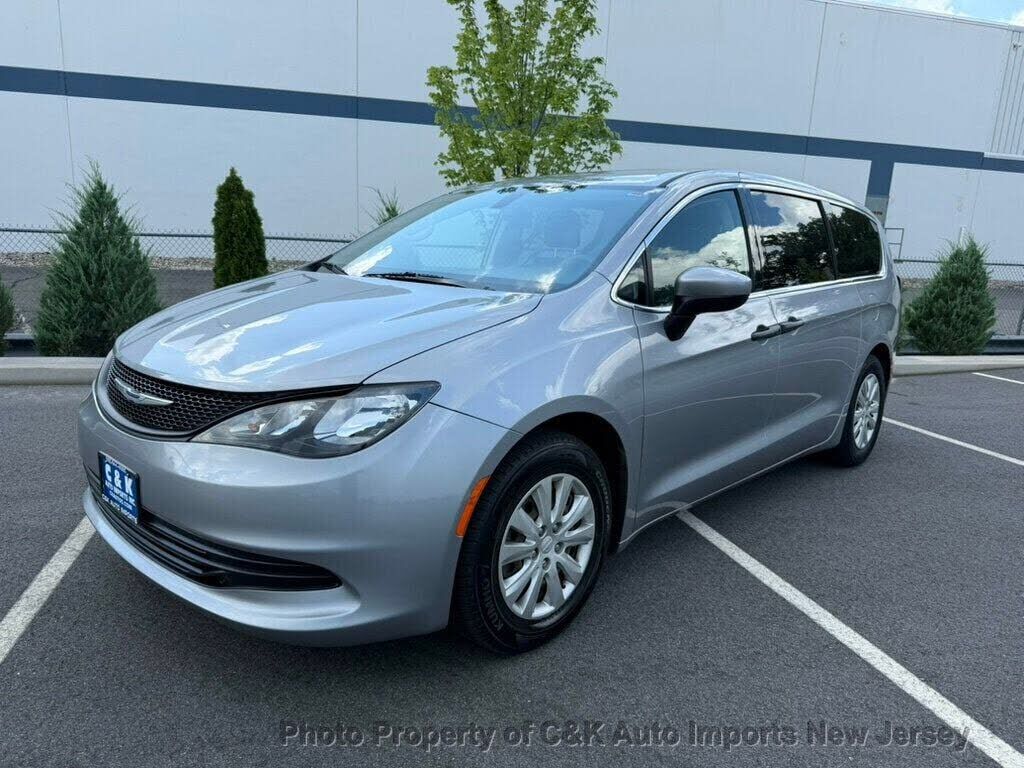 2020 CHRYSLER Voyager