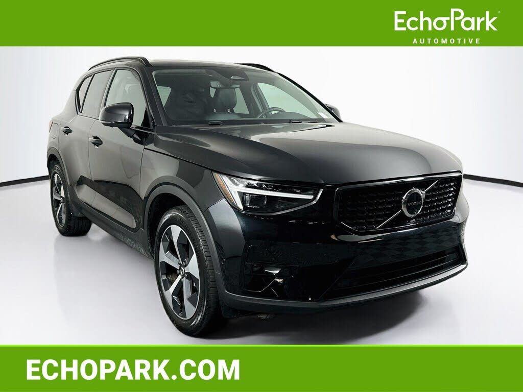 2026 VOLVO XC40