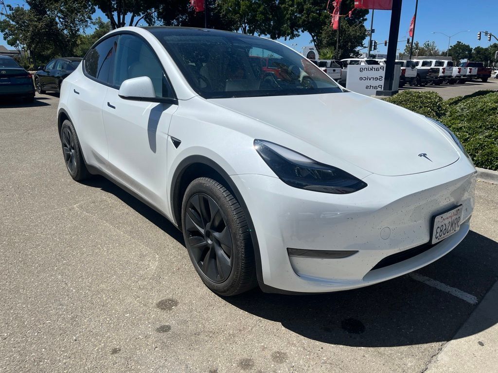2025 TESLA Model Y