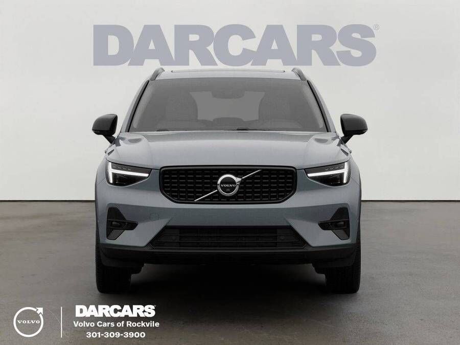 2026 VOLVO XC40