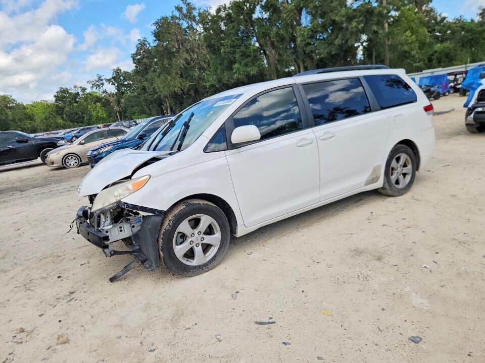 2012 TOYOTA Sienna