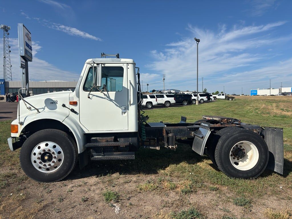 2001 INTERNATIONAL 4900