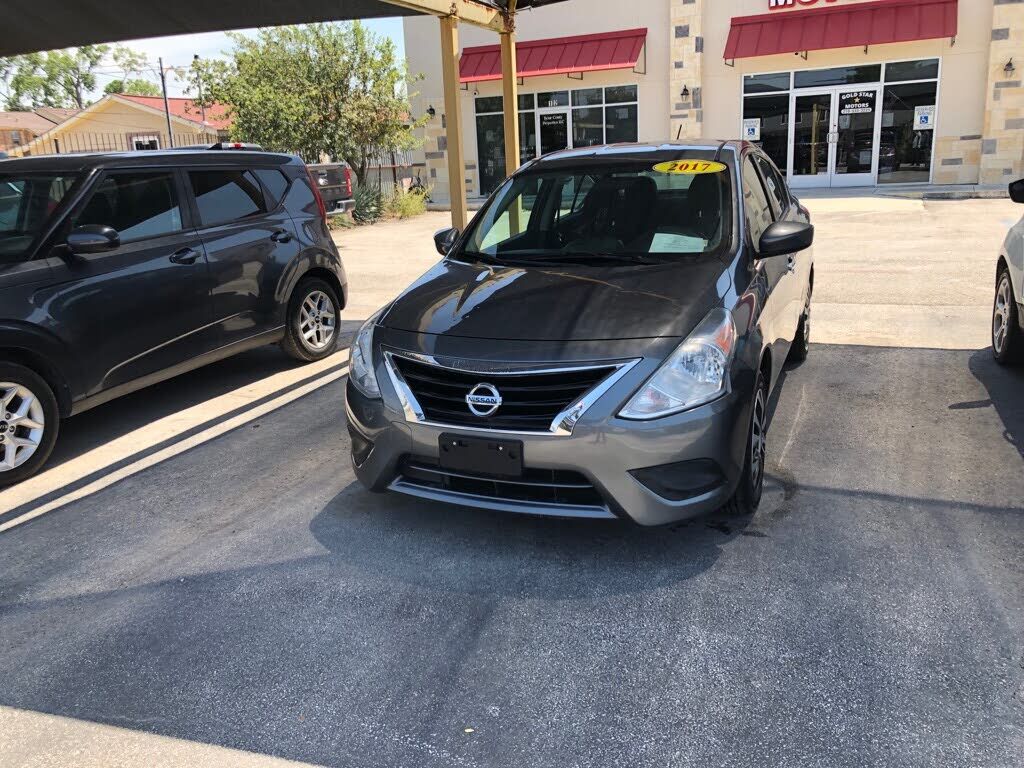 2017 NISSAN Versa