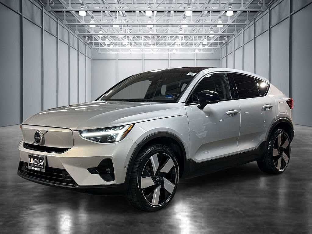 2024 VOLVO C40