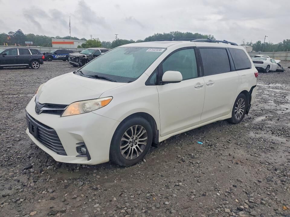2018 TOYOTA Sienna