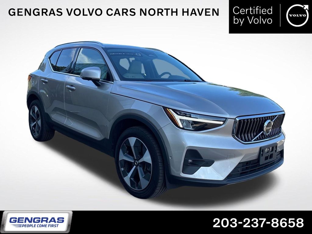 2024 VOLVO XC40