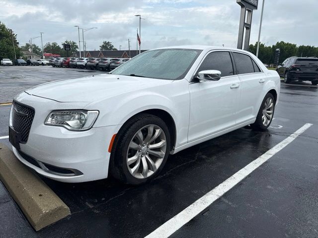 2019 CHRYSLER 300