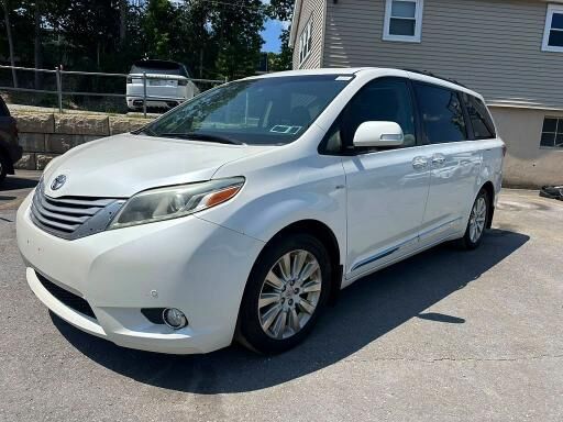 2016 TOYOTA Sienna