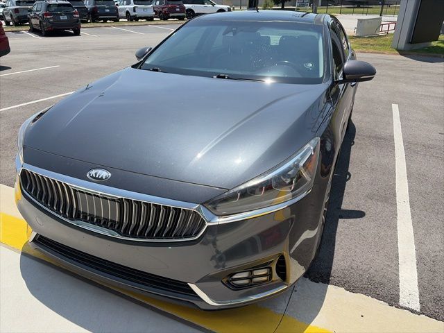 2017 KIA Cadenza