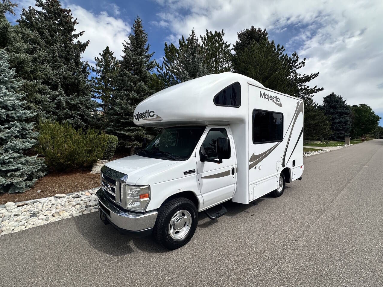 2010 FORD E-350