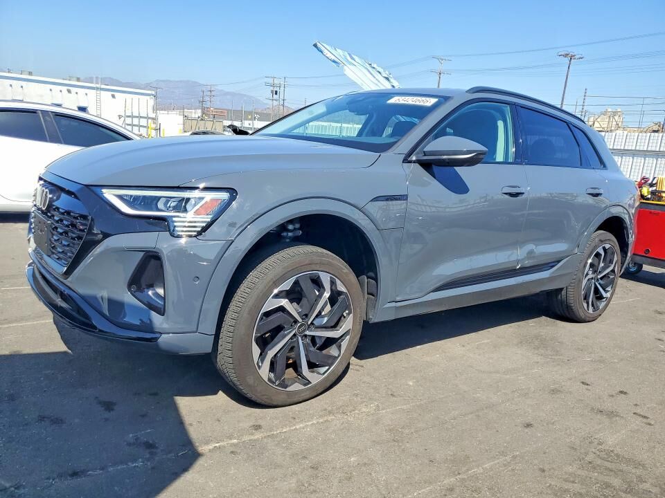 2024 AUDI Q8