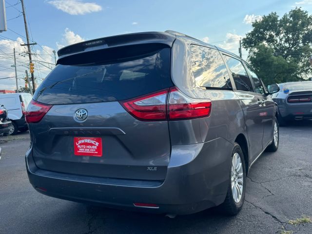 2017 TOYOTA Sienna