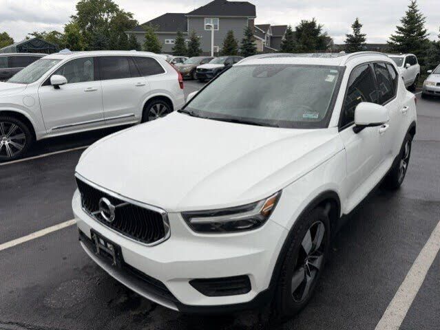 2019 VOLVO XC40