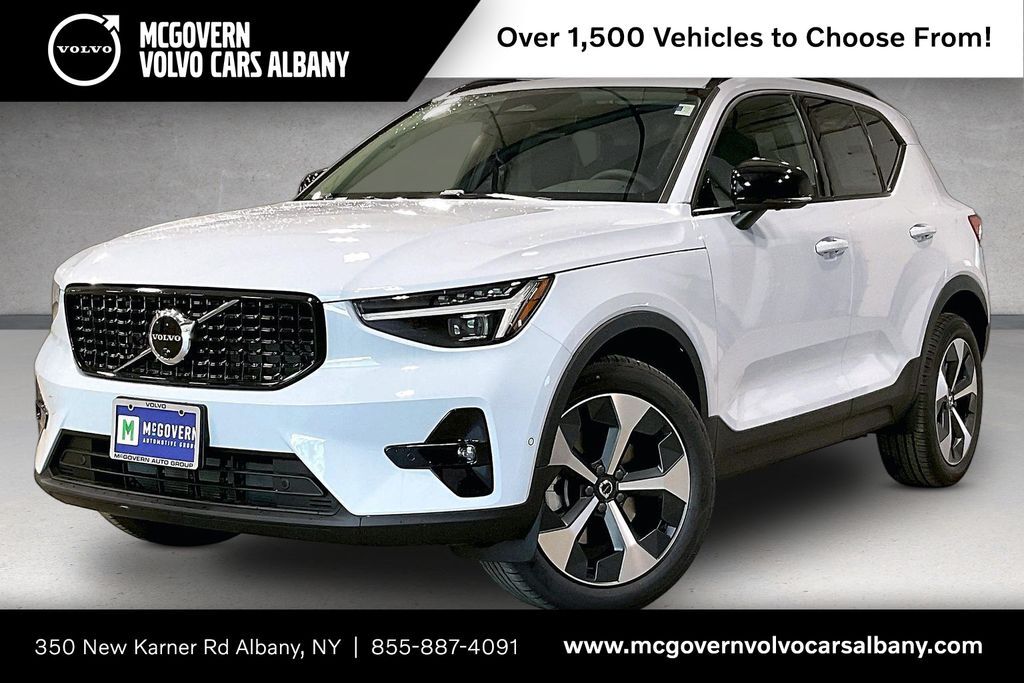 2026 VOLVO XC40