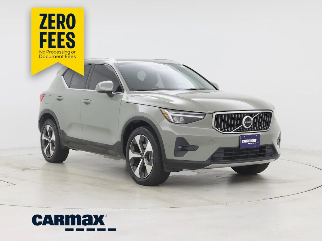 2023 VOLVO XC40