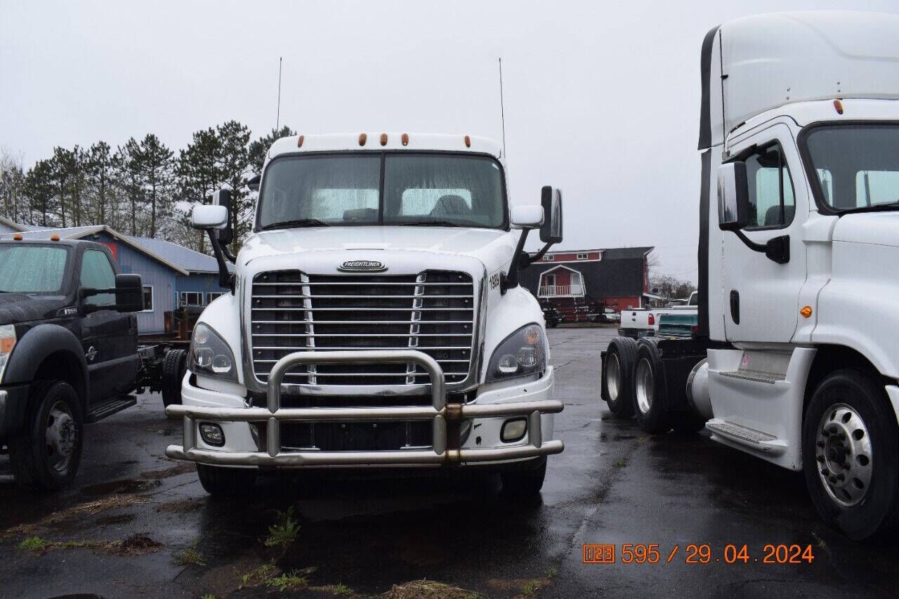 2016 FREIGHTLINER Cascadia