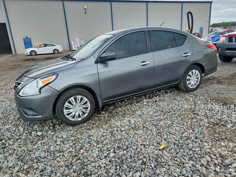 2017 NISSAN Versa