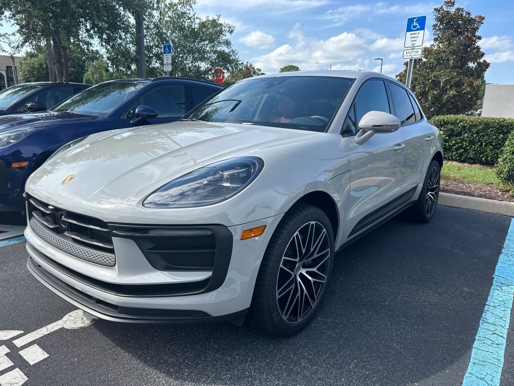2026 PORSCHE Macan