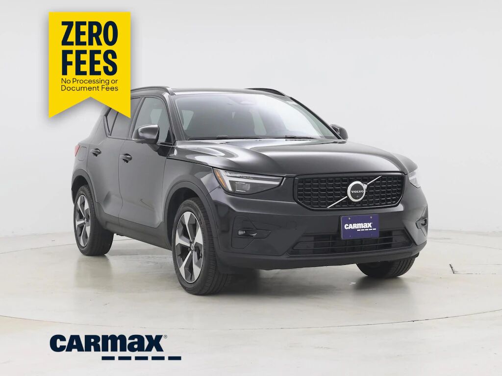 2026 VOLVO XC40