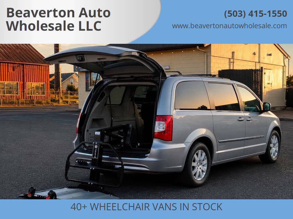 2014 CHRYSLER Town and Country