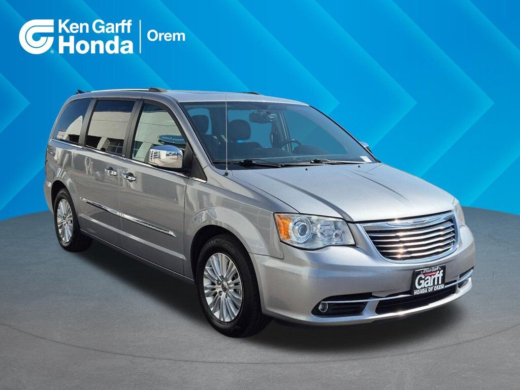 2013 CHRYSLER Town and Country