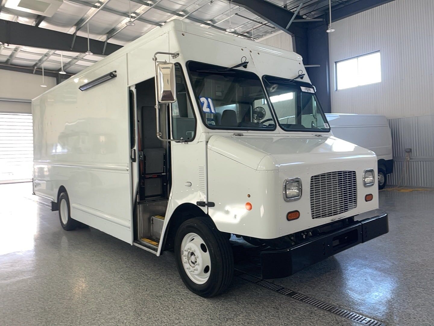 2021 FORD Commercial Chassis