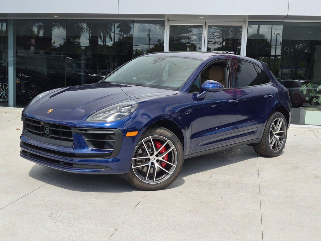 2026 PORSCHE Macan