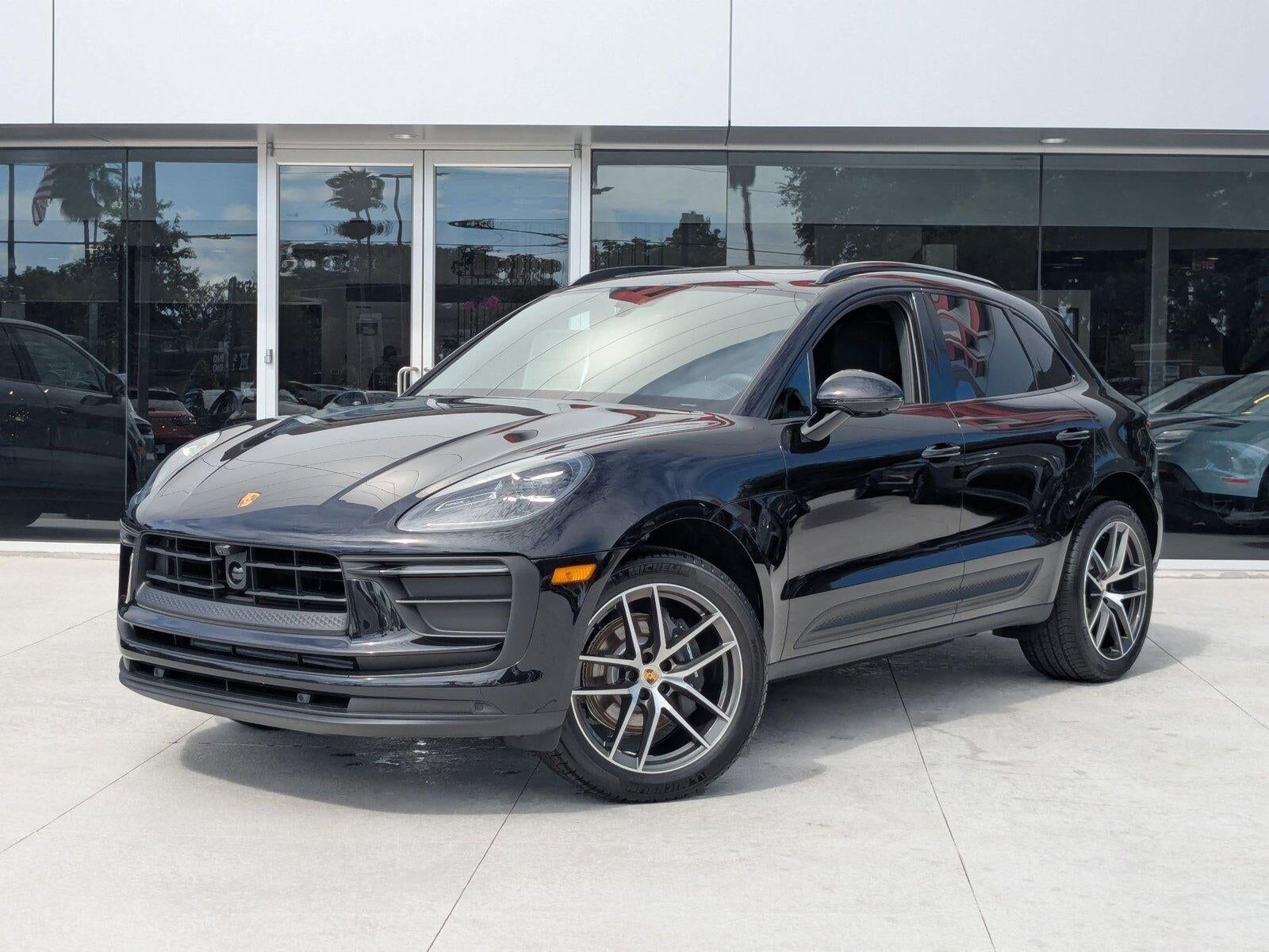 2025 PORSCHE Macan