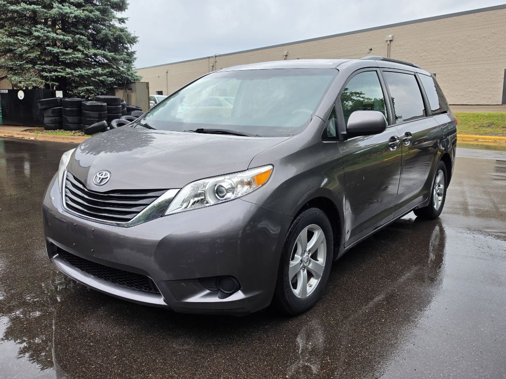 2011 TOYOTA Sienna
