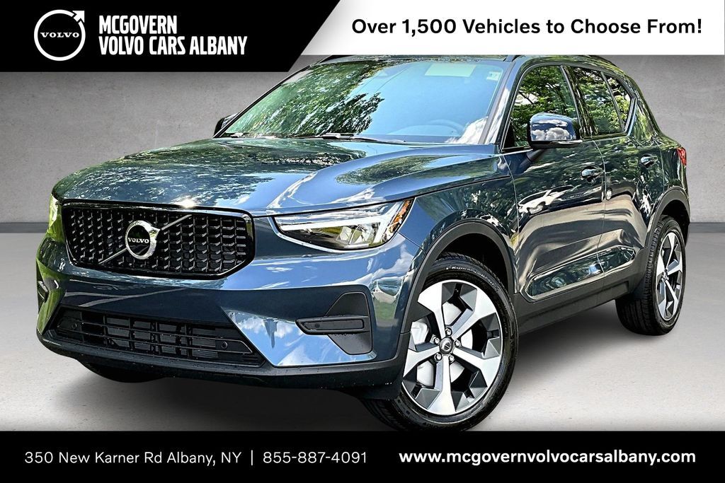 2026 VOLVO XC40