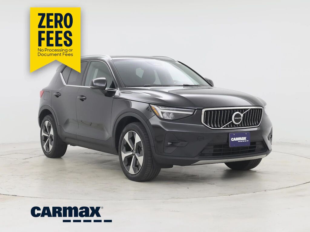 2023 VOLVO XC40