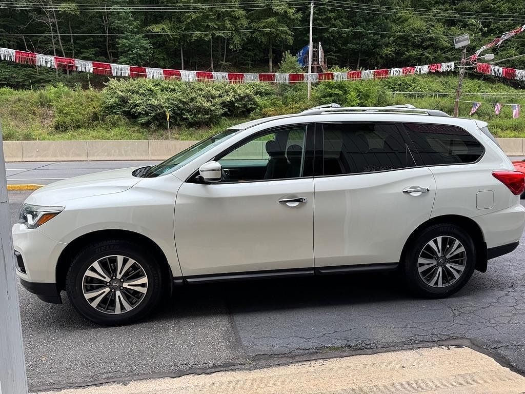 2017 NISSAN Pathfinder