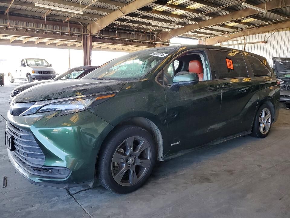 2021 TOYOTA Sienna