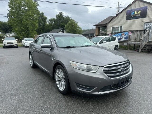 2013 FORD Taurus