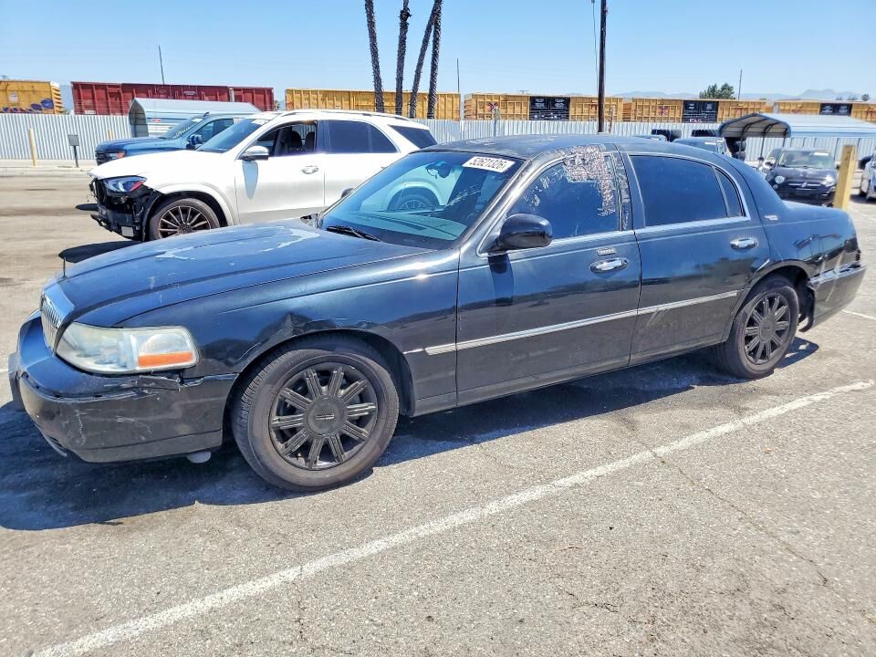 2010 LINCOLN Town Car