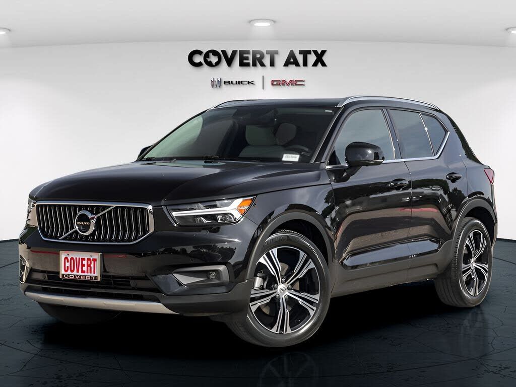 2020 VOLVO XC40