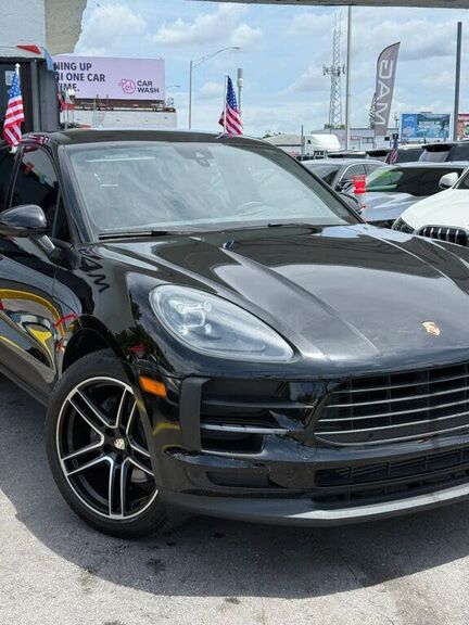 2020 PORSCHE Macan