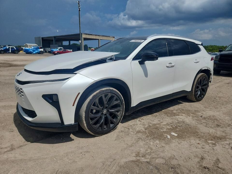 2025 TOYOTA Crown Signia