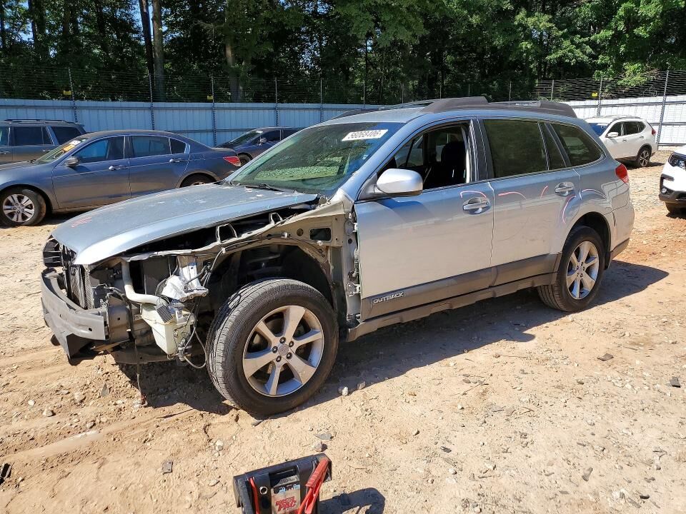 2013 SUBARU Outback
