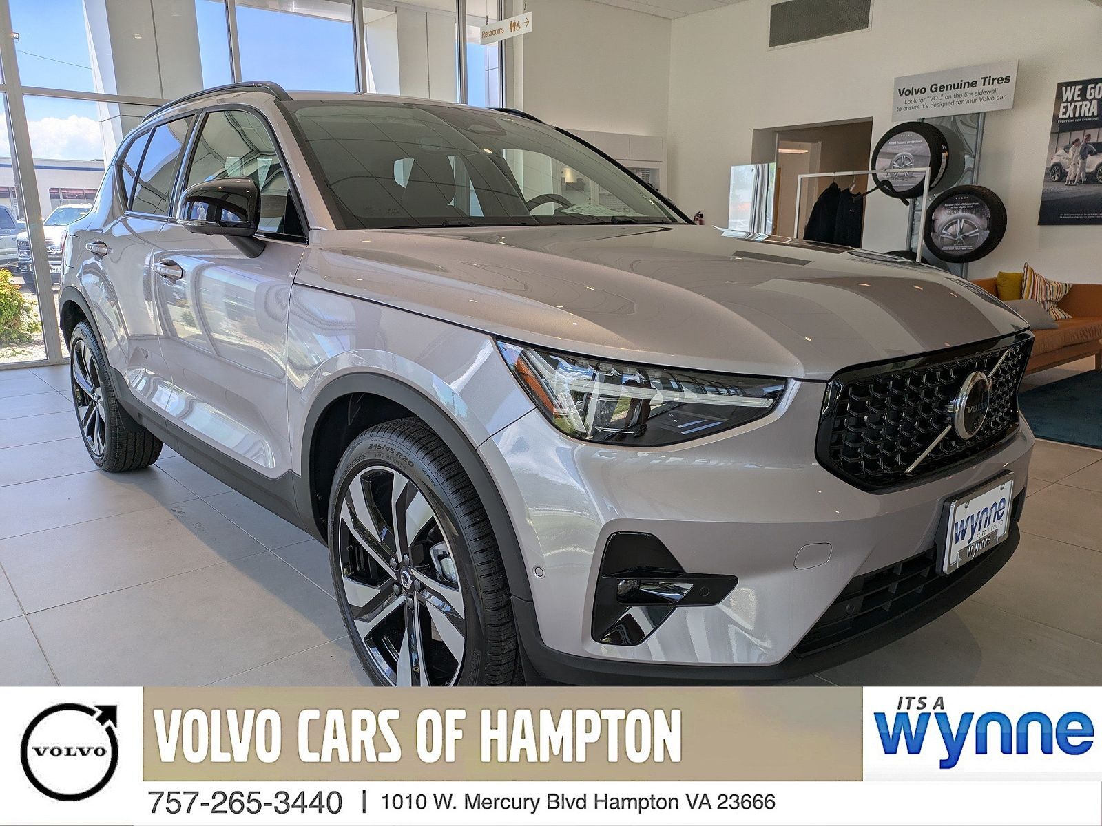 2026 VOLVO XC40