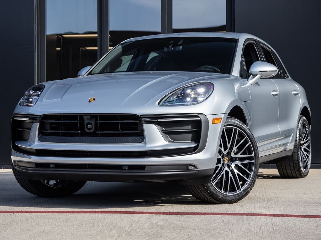 2026 PORSCHE Macan