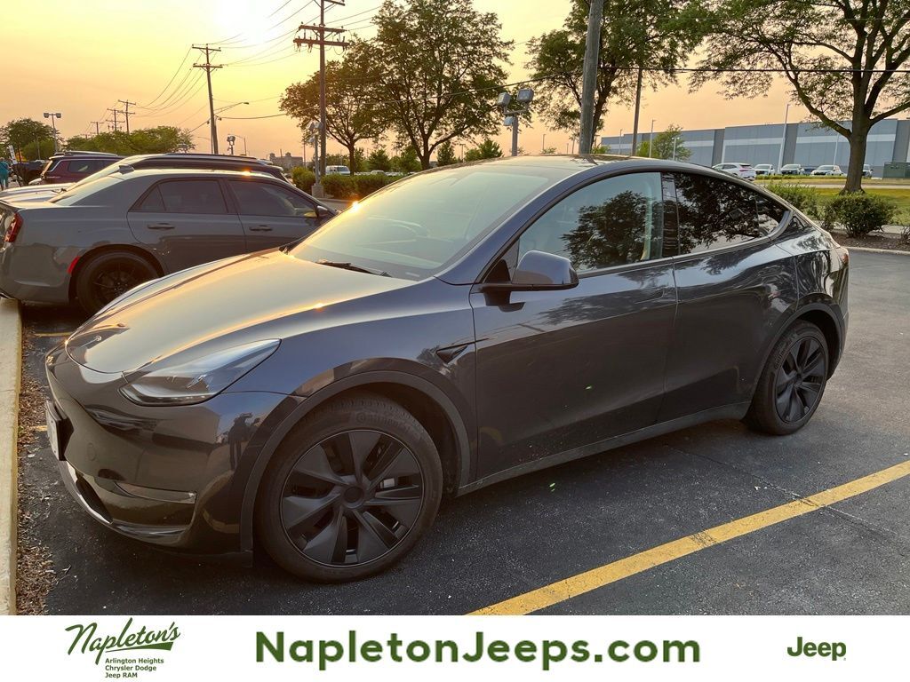 2025 TESLA Model Y