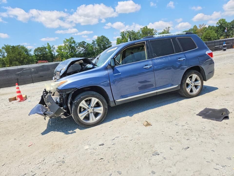 2013 TOYOTA Highlander